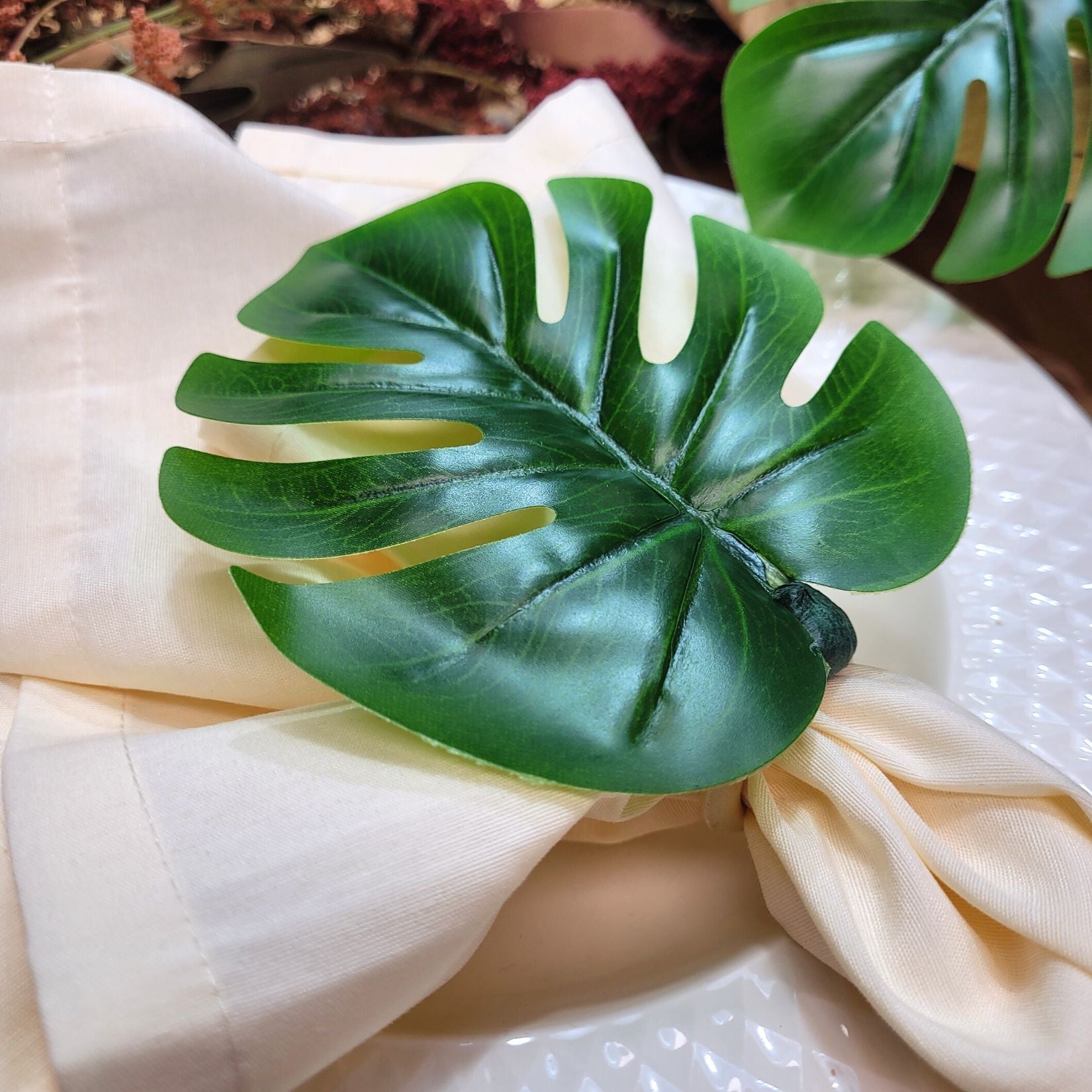 Maison Charlô | Wholesale Box 50 or 100 or 160 Green Monstera Leaf Napkin Rings for events, wedding, party
