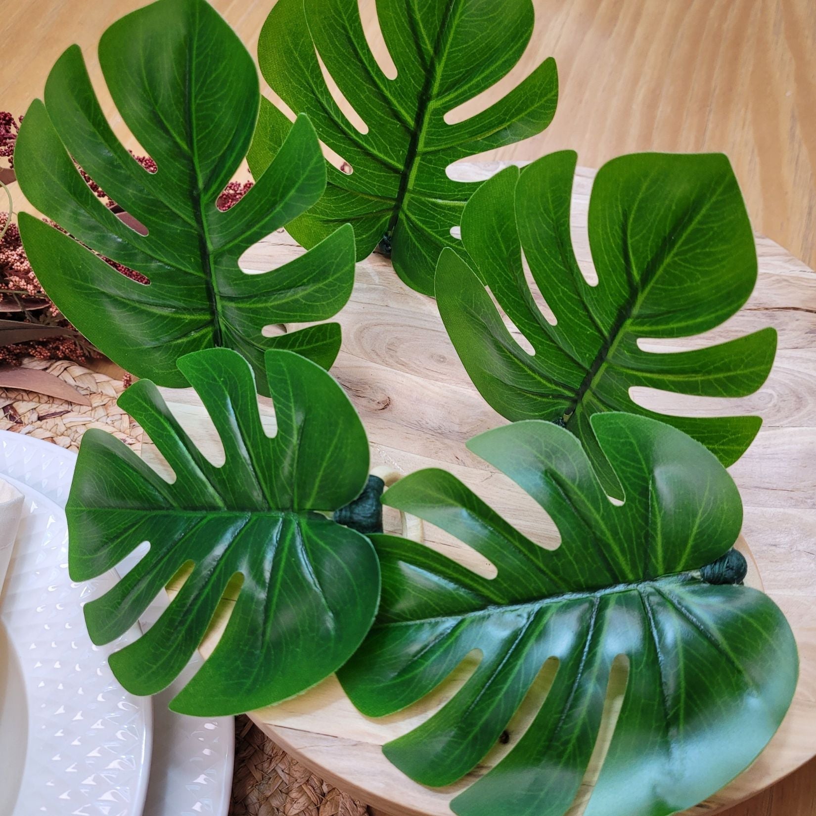 Maison Charlô | Wholesale Box 50 or 100 or 160 Green Monstera Leaf Napkin Rings for events, wedding, party
